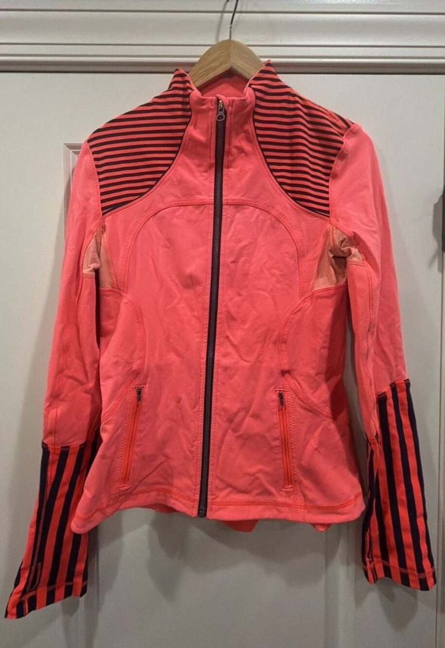 Lululemon Forme Jacket Size 8 Light Flare Classic Stripe